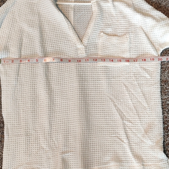 Pink Lily White Pullover Sweater Size Small - Picture 5 of 9